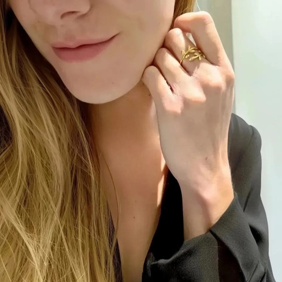 Vouves Ring