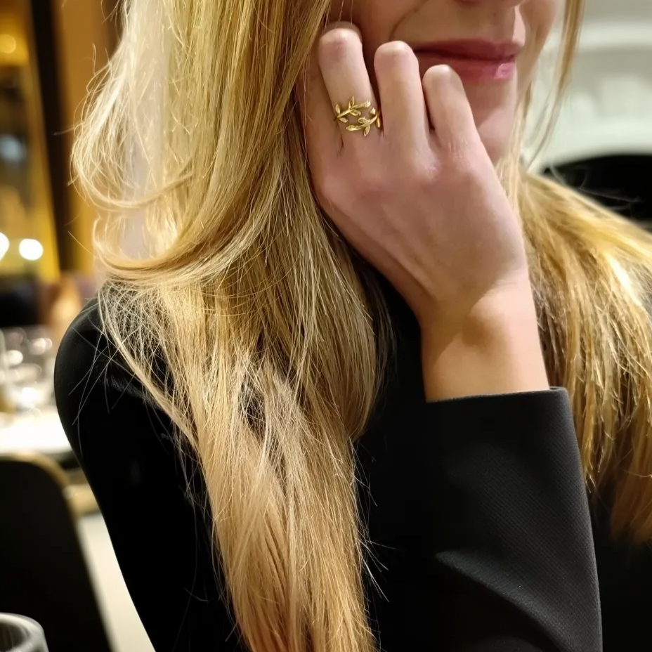 Vouves Ring
